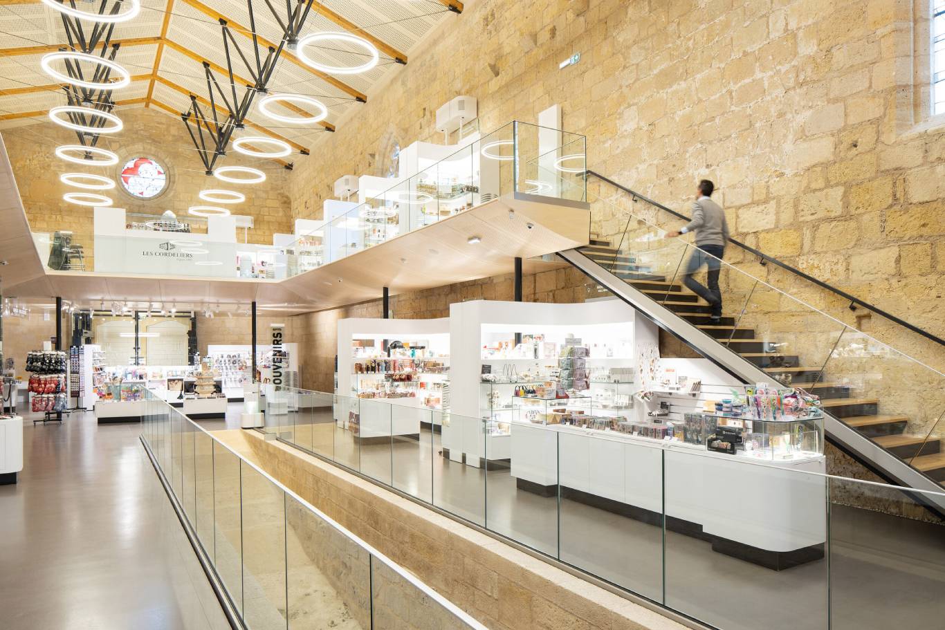 les-cordeliers-boutique-objets-souvenirs.jpg